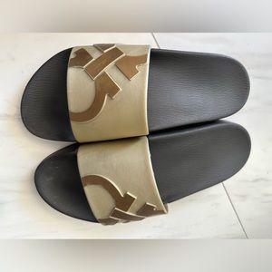 Ferragamo Flip Flop 10 Silver/Gold